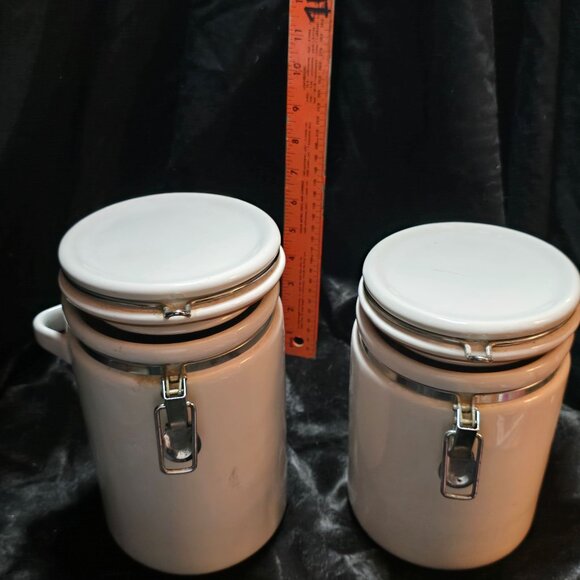 Set Of 2 Winsome China White Ceramic Kitchen Storage Canisters With Clamp Lids & - Picture 2 of 11